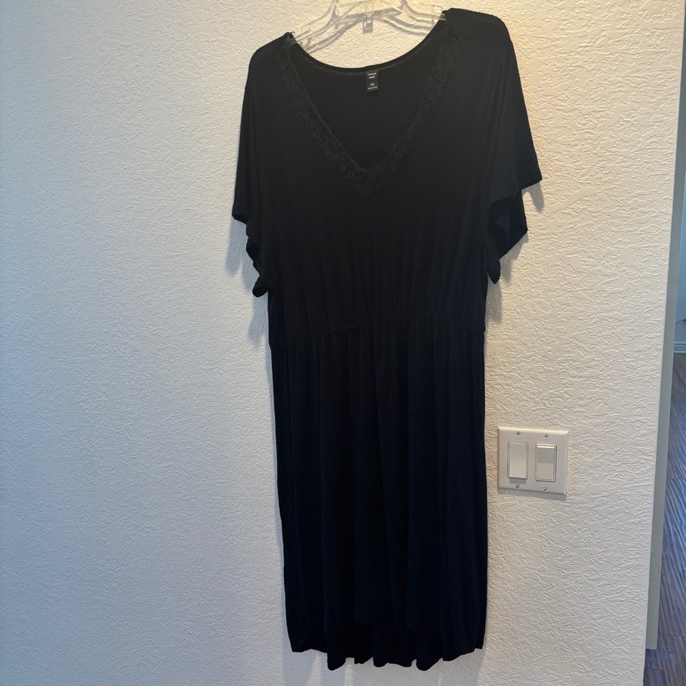 SHEIN Curve Black V-Neck Midi Dress with Lace Trim
